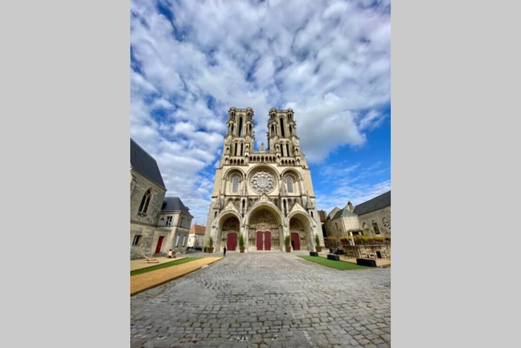 Appartement Jolie Vue Laon Bagian luar foto